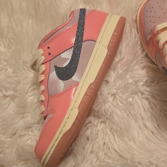 Nike Women's Coral and Cream Sneakers - Picture 7 of 9